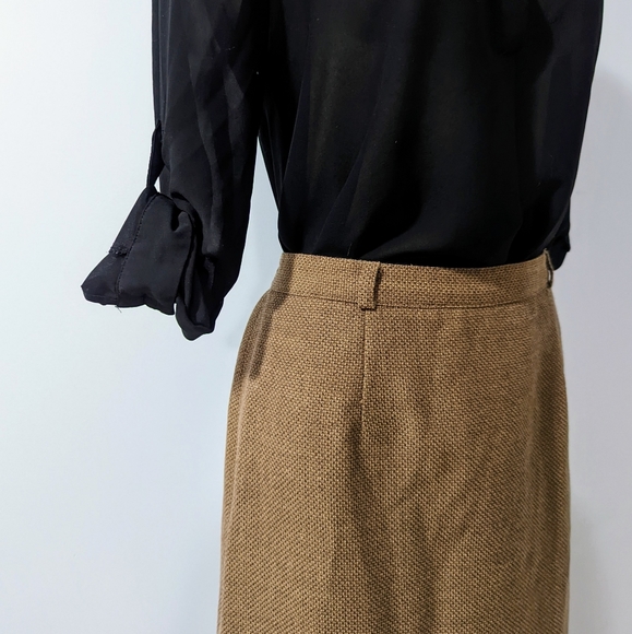 Vintage | Women's Wool Skirt | - Picture 8 of 9